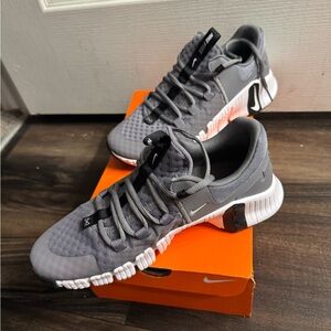 Nike Free Metcon 5 Gray and White Sneakers